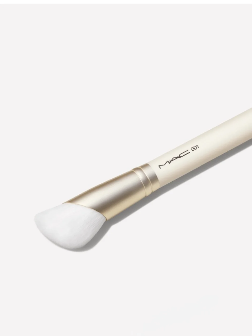 MAC 001 Serum + Moisturizer Brush Dome-Shaped Angled Brand New Authentic